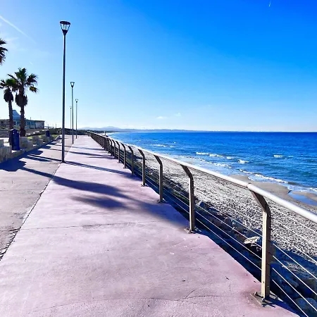 Newly Renovated In The Heart Of Prázdninový dům